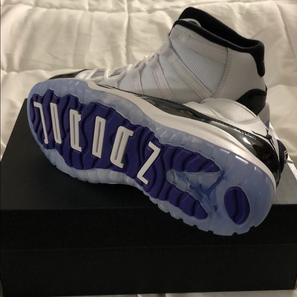 Air Jordan 11 Concord - Picture 3 of 4